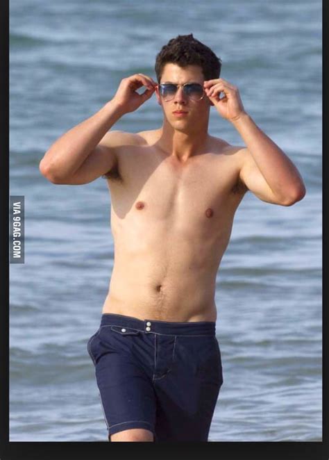 nick.jonas nipples|Joe Jonas Opens Up About The Size Of His Manhood, Losing。